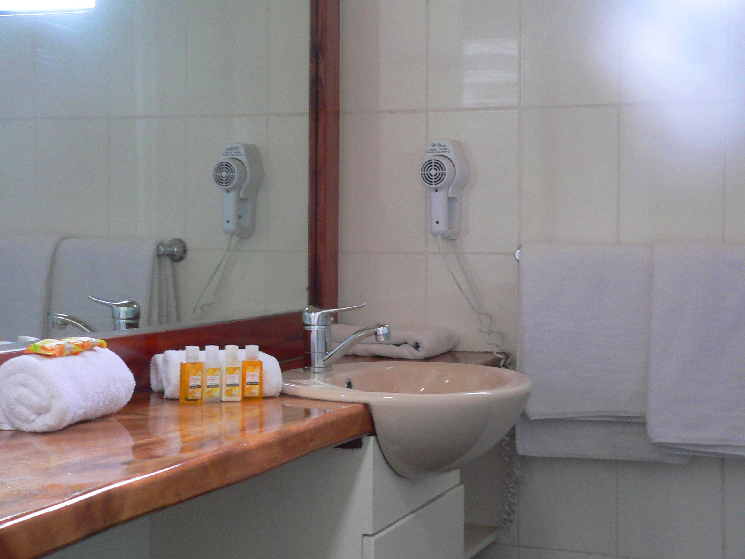 SMUGGLERS COVE BEACH RESORT