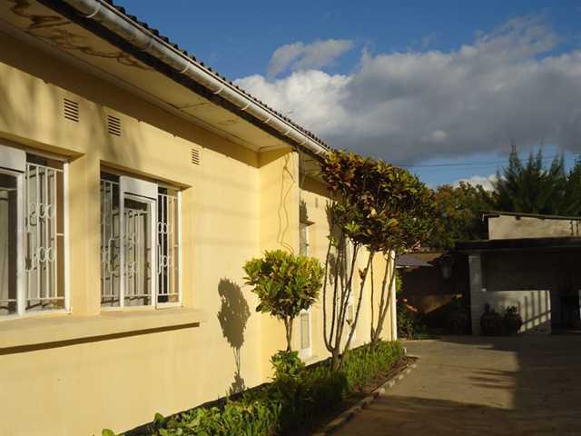 Flintstones Backpackers Hostel